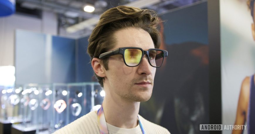 Lawmakers push for mandatory smart glasses recording lights