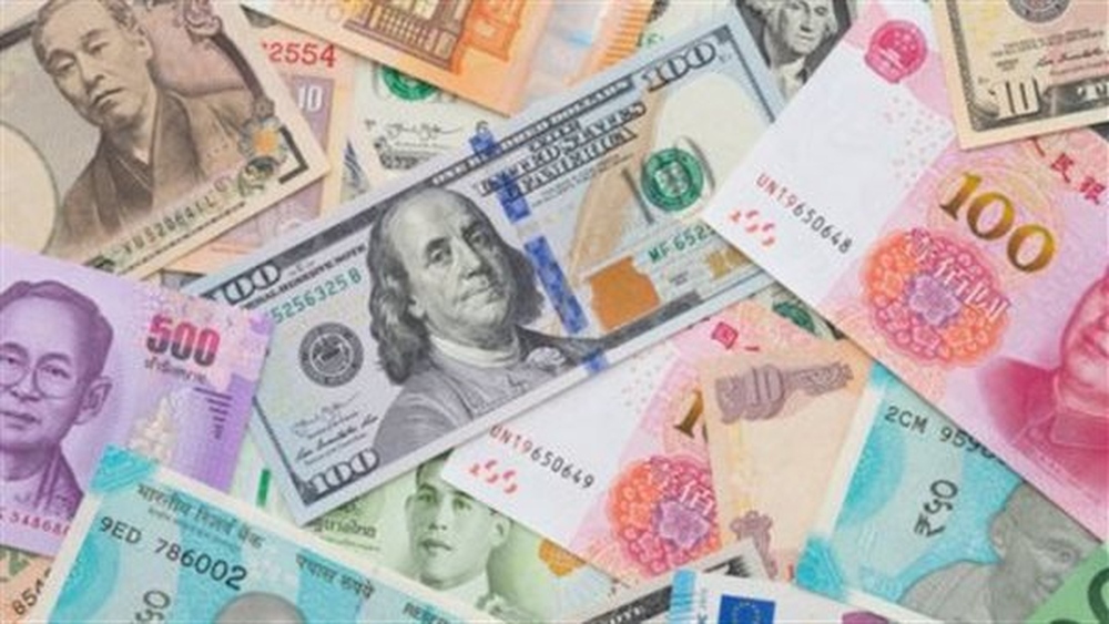 Asian Currencies Slide as US Rate-Hike Signals Mount 3 64377 moi941250083